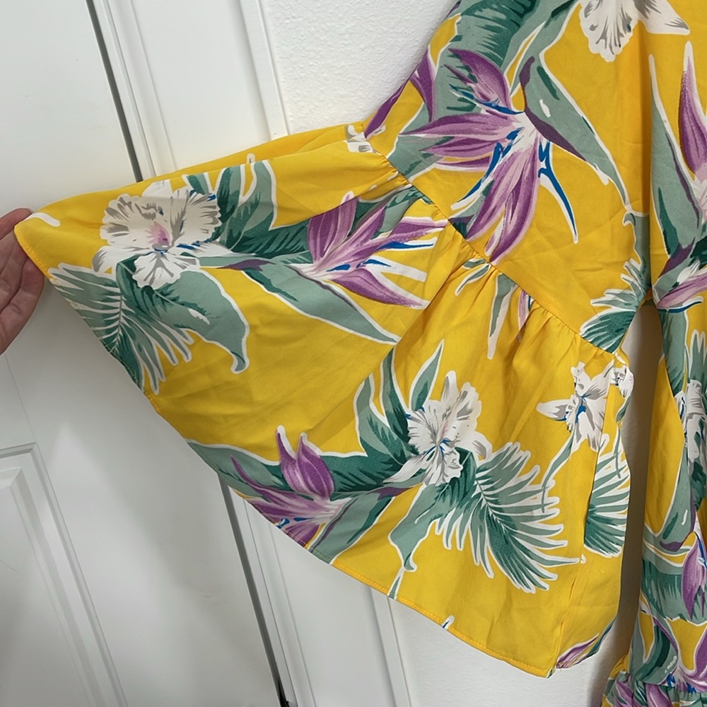 Tropical Print Bell Sleeve V-Neck Hi Lo Blouse - Picture 7 of 10